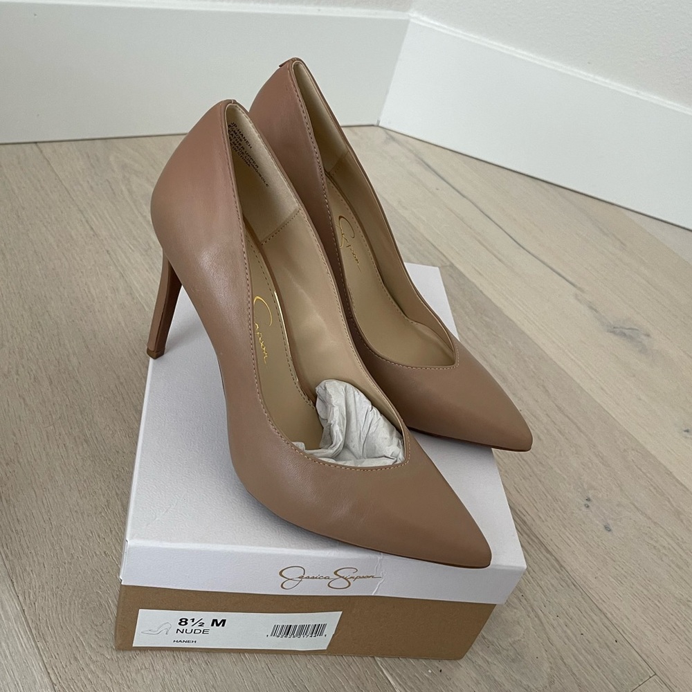 NEW Jessica Simpson nude pumps - leather